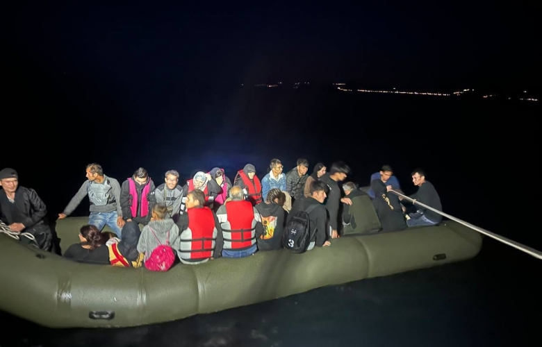 ONLAR ÖLÜME TERK EDİYOR, TÜRK SAHİL GÜVENLİĞİ KURTARIYOR