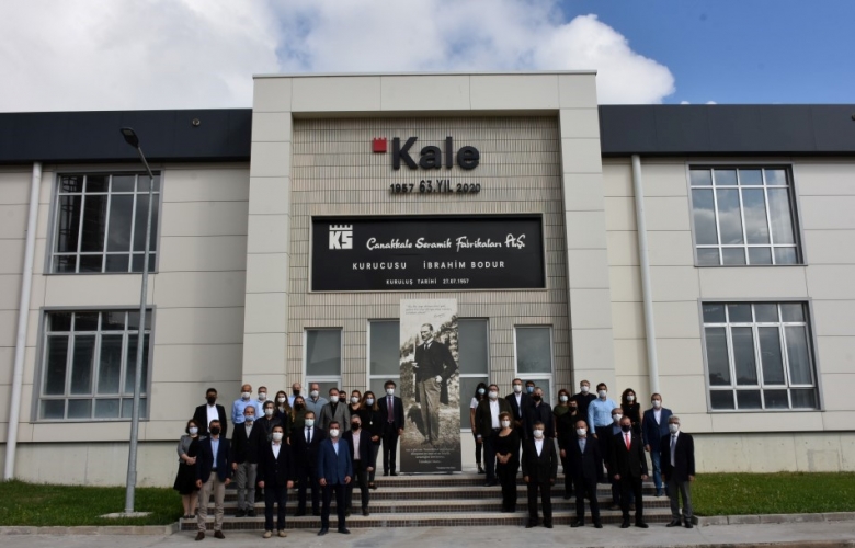 CUMHURİYET TARİHİNİN İLK SERAMİK ÜRETİCİSİ KALE SERAMİK' TEN ATATÜRK' E SAYGI