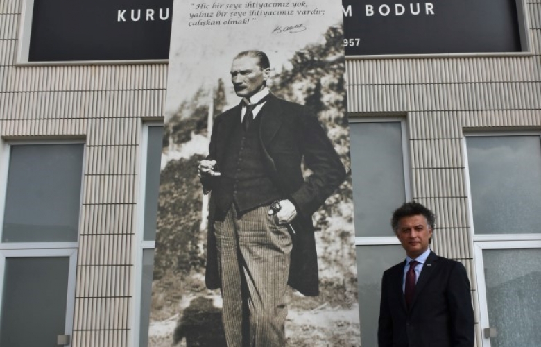 CUMHURİYET TARİHİNİN İLK SERAMİK ÜRETİCİSİ KALE SERAMİK' TEN ATATÜRK' E SAYGI