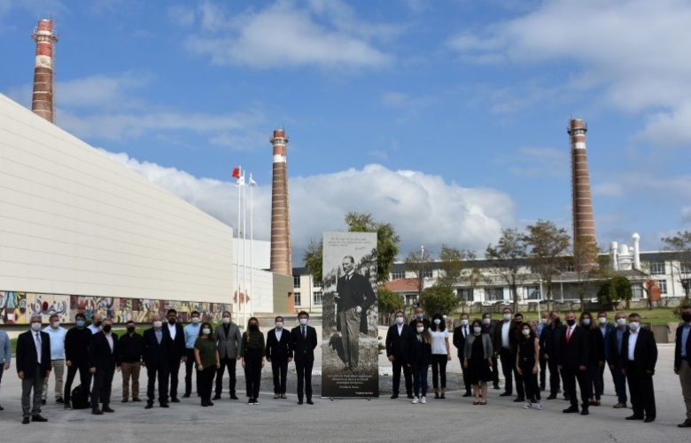 CUMHURİYET TARİHİNİN İLK SERAMİK ÜRETİCİSİ KALE SERAMİK' TEN ATATÜRK' E SAYGI