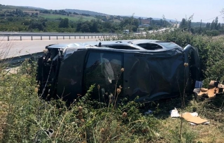 LAPSEKİ’ DE TRAFİK KAZASI 1 AĞIR 3 YARALI              