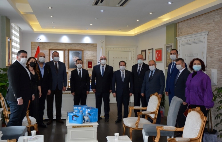 ÇANAKKALE İŞ DÜNYASINDAN ÖĞRENCİLERE TABLET DESTEĞİ