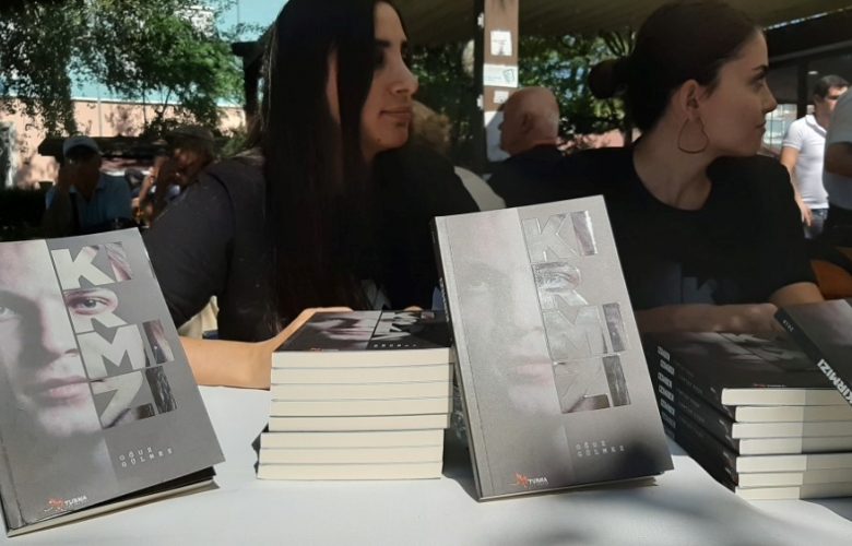 ŞİİRLERİ İLE YAŞAYACAK