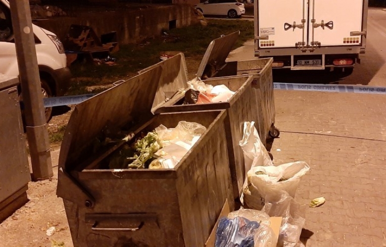 VİCDANSIZ ANNE  YENİ DOĞMUŞ BEBEĞİNİ ÇÖP KONTEYNERİNE ATTI