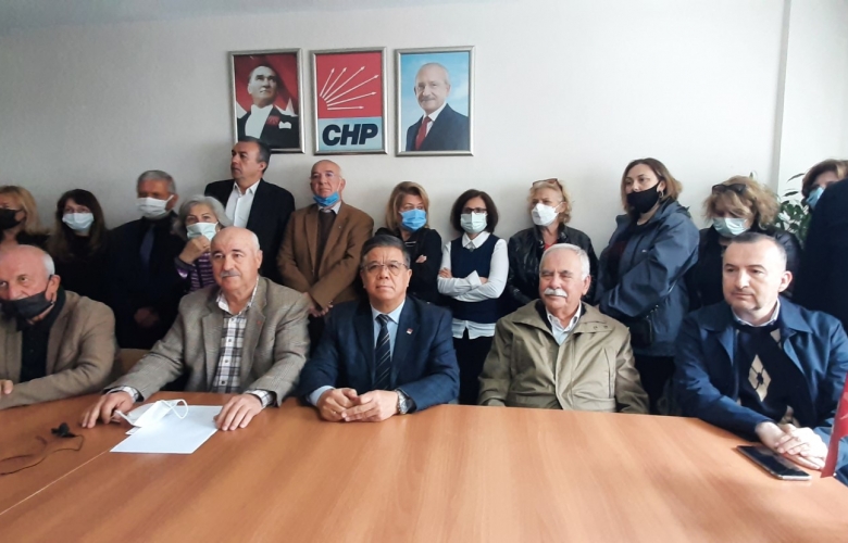 GÖREVDEN UZAKLAŞTIRILAN İRFAN MUTLUAY’A CHP İL VE MERKEZ İLÇEDEN DESTEK AÇIKLAMASI