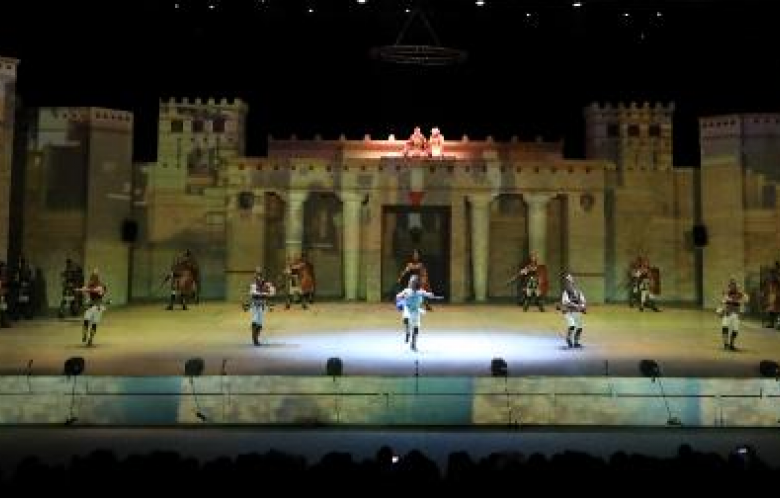 ANADOLU ATEŞİ DANS TOPLULUĞU TROYA EFSANESİNE, DANS GÖSTERİLERİYLE HAYAT VERDİ.