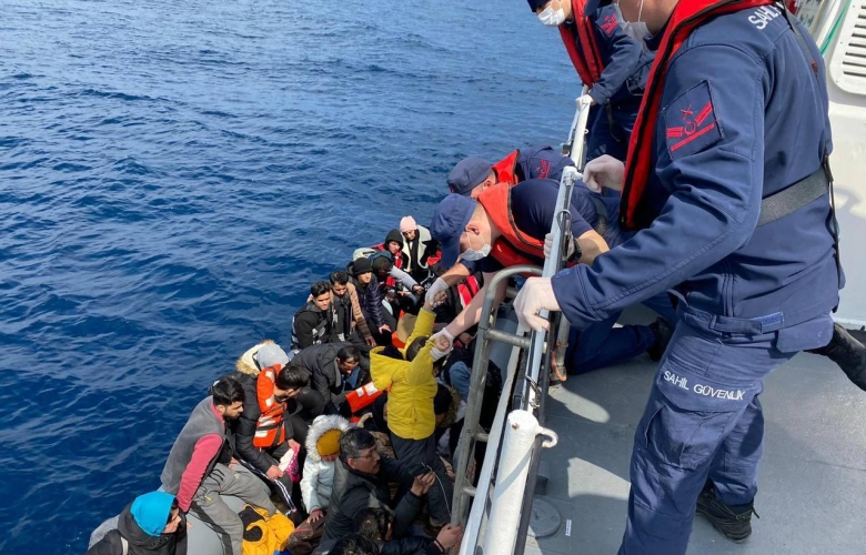 AVVACIK AÇIKLARINDA 35 DÜZENSIZ GÖÇMEN YAKALANDI