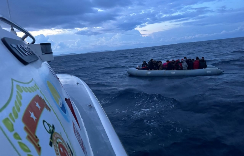 AYVACIK AÇIKLARINDA 39 DÜZENSİZ GÖÇMEN YAKALANDI