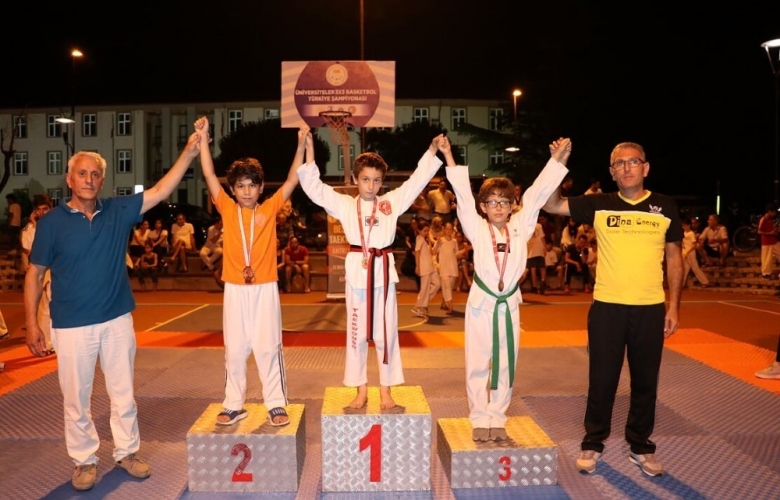 BAHAR ŞENLİKLERİ AÇIK HAVA TAEKWONDO MARMARA ŞAMPİYONASI  ÇANAKKALE YAPILDI