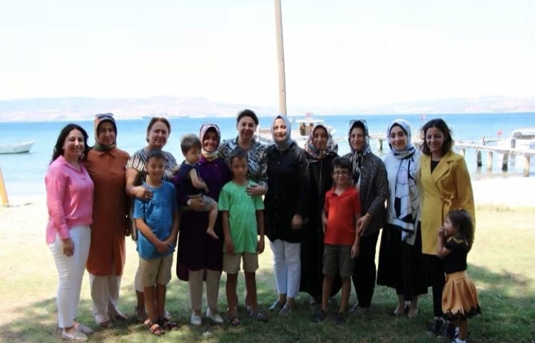 AK PARTİLİ BAŞKAN EŞLERİ BİRARAYA GELDİ