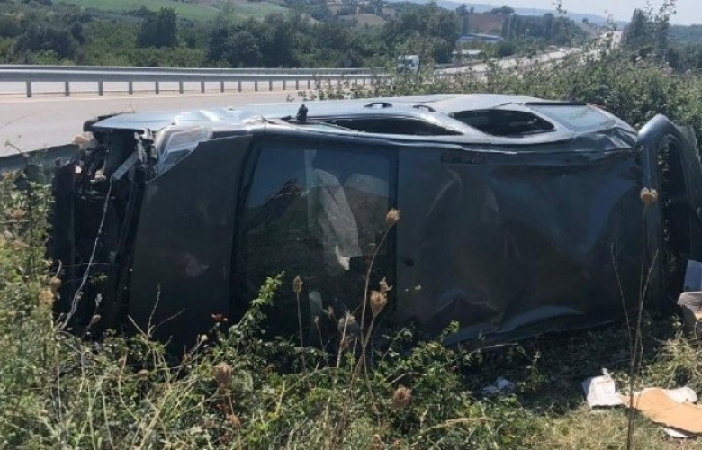 LAPSEKİ’ DE TRAFİK KAZASI 1 AĞIR 3 YARALI              