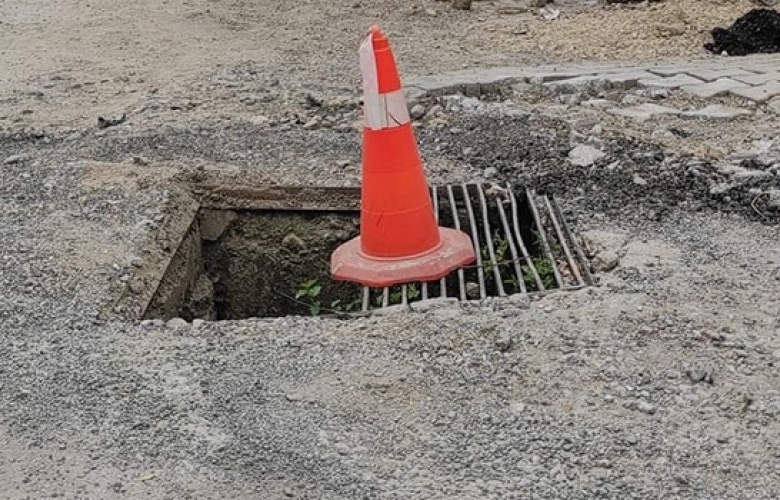 AYVACIK BELEDİYESİ’NE AİT RÖGAR KAPAKLARI İLE MAZGALLAR ÇALINDI