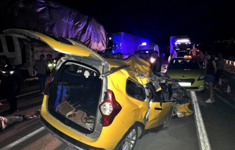 TERHİS OLAN GENÇLER KAZA YAPTI: 6 YARALI        