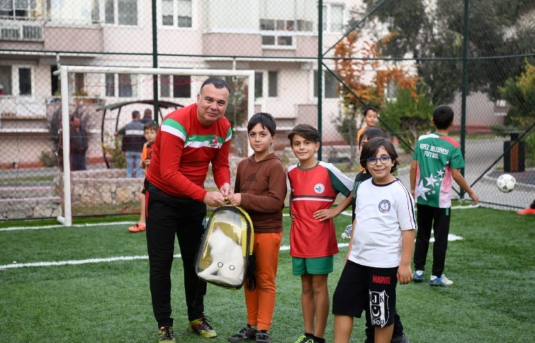 ARSLAN, CUMHURİYET BAYRAMINDA ÇOCUKLARI SEVİNDİRDİ