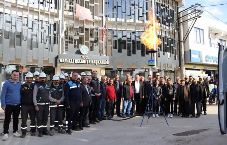 DOĞALGAZ ATEŞİ GEYİKLİ SOKAKLARINDA YANDI