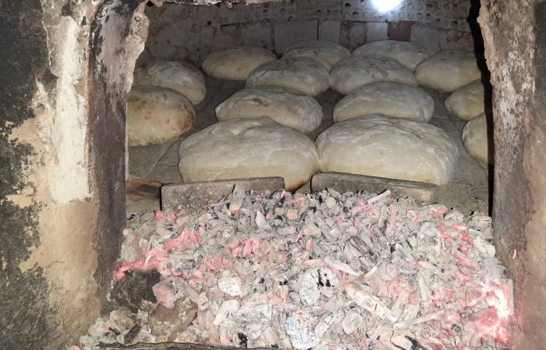 DEPREMZEDELERE GÖNDERİLMEK ÜZERE KÖY EKMEYİ YAPTILAR