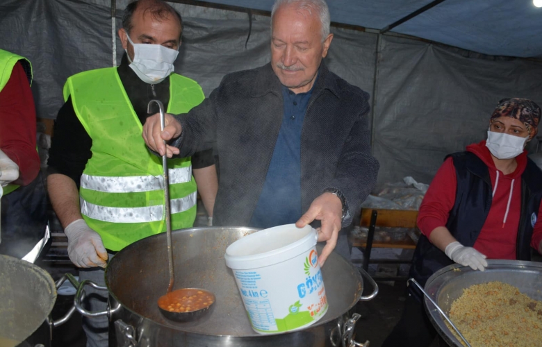 DEPREM BÖLGESİNDE "GÖNLÜMÜZ BİR, İFTAR SOFRALARIMIZ BİR" İFTAR YEMEKLERİ DEVAM EDİYOR