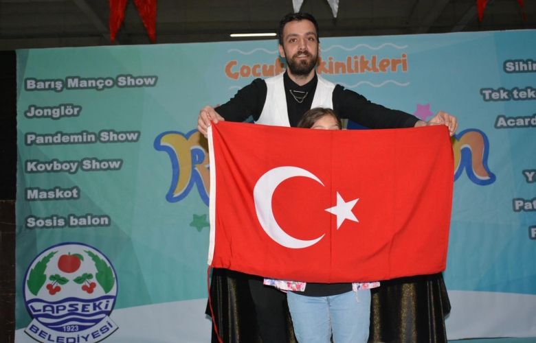 LAPSEKİ BELEDİYESİ RAMAZAN ETKİNLERİ ÇOCUKLARI MUTLU ETTİ