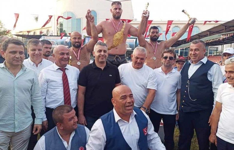 Çardak Güreşlerinde Başpehlivan Nedim Gürel Oldu