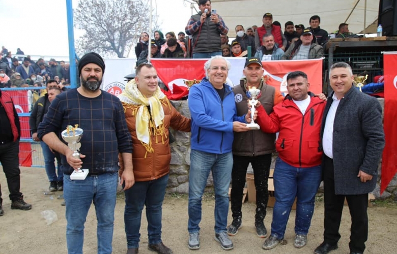 AYVACIK'TA GELENEKSEL DEVE GÜREŞLERİ FESTİVALİ YAPILDI