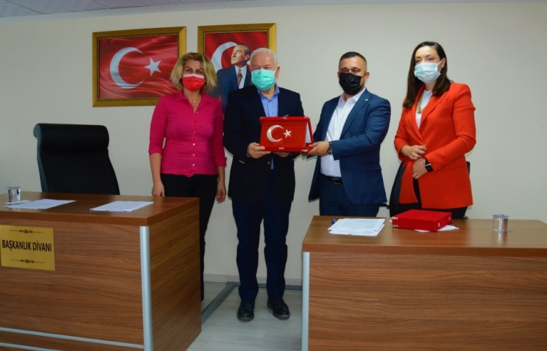 LAPSEKİ BELEDİYESİ' NDE İŞÇİLERİN YÜZÜNÜ GÜLDÜREN SÖZLEŞME