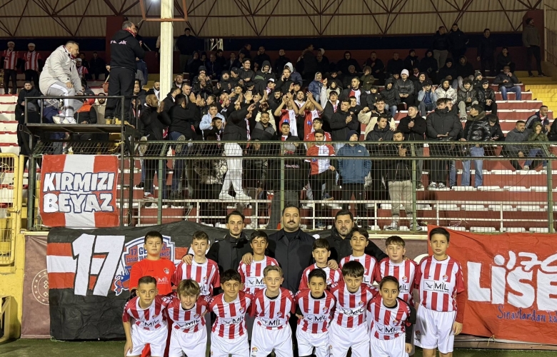 Çanakkalespor İlk Yarıyı Namağlup Lider Kapattı
