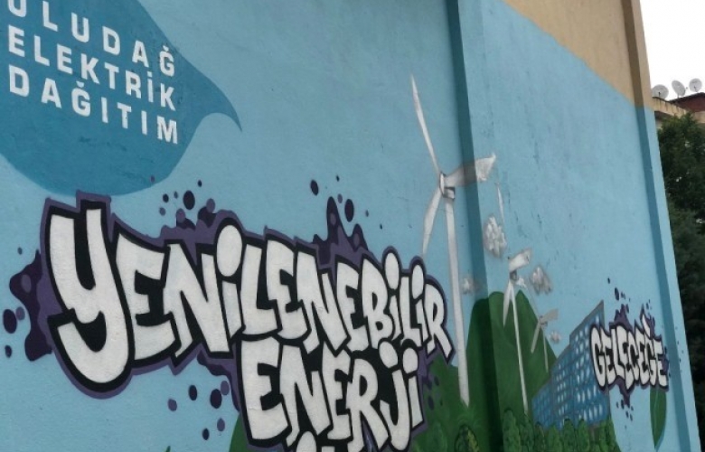 Elektrik trafoları ile sosyal mesaj veriyor