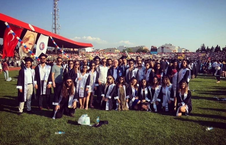 ÇOMÜ' DE MEZUNİYET SEVİNCİ