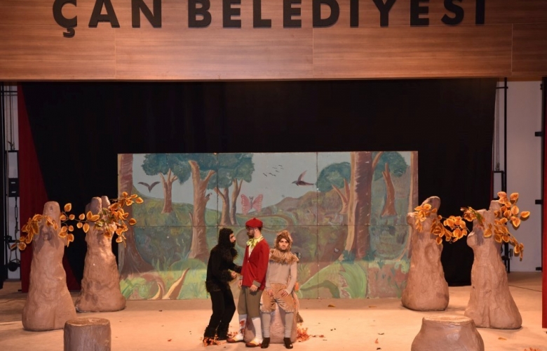 ÇAN’DA ÇOCUKLAR HAFTA SONUNU TİYATRODA EĞLENEREK GEÇİRDİ