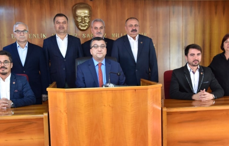 ÖZ: "KALBİMİZ VE DUALARIMIZ HER ZAMAN OLDUĞU GİBİ KAHRAMAN ASKERLERİMİZLEDİR"