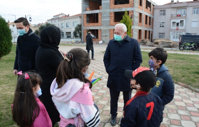 LAPSEKİ BELEDİYESİ’NDEN ÇOCUKLARA PANDEMİ EĞLENCESİ