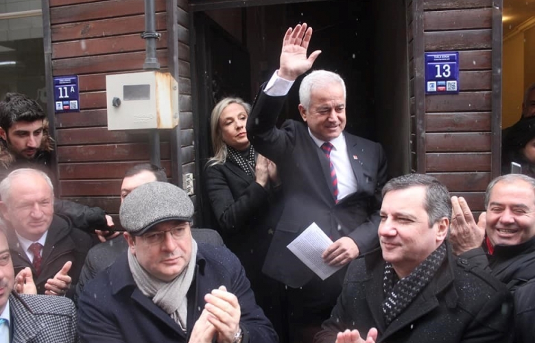 GÜNEŞHAN ADAYLIĞINI AÇIKLADI