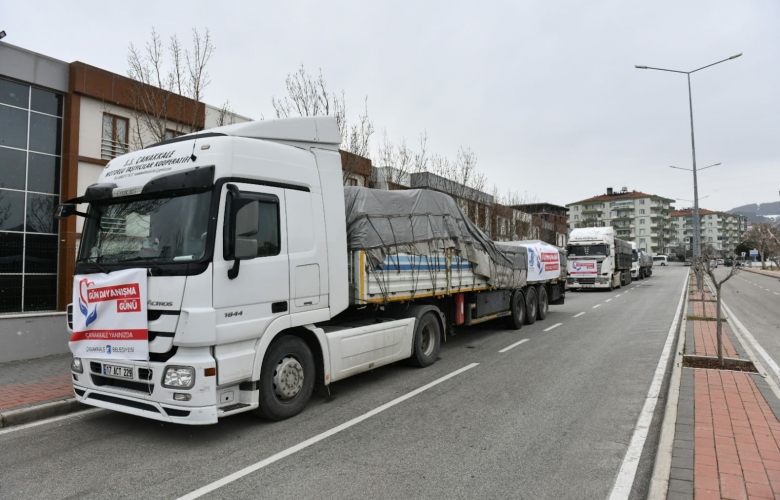 ÇANAKKALE BELEDİYESİ’NİN YENİ YARDIM TIRLARI KAHRAMANMARAŞA DOĞRU YOLA ÇIKTI