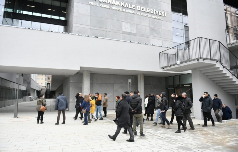 BAŞKAN GÖKHAN VE MECLİS ÜYELERİ YEŞİL YEREL YÖNETİM BİNASINI GEZDİ