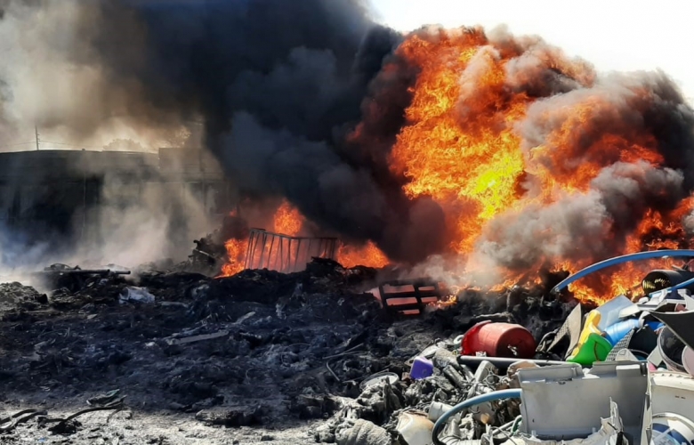 ÖZBEK ATIK TOPLAMA MERKEZİNDE KORKUTAN YANGIN