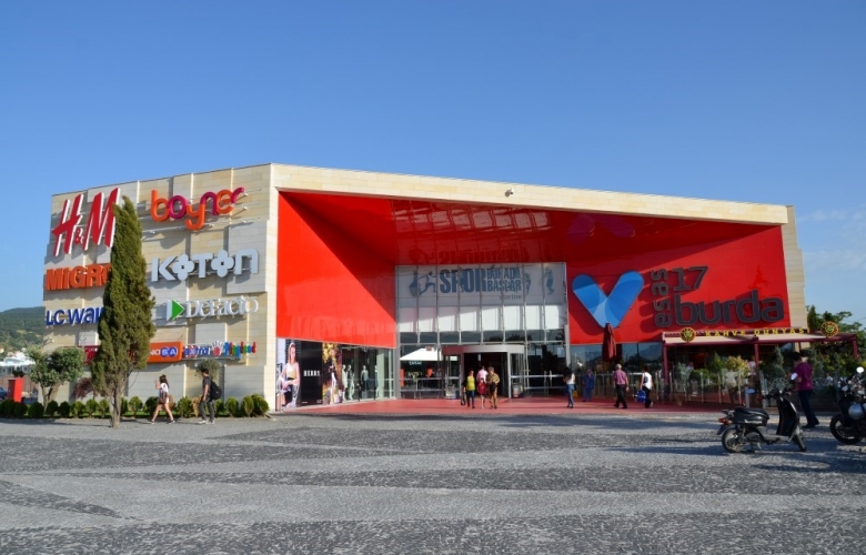 17 BURDA AVM MİSAFİRLERİYLE YENİDEN BULUŞTU