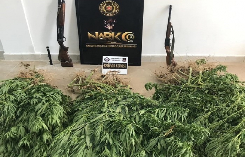 ÇANAKKALE' DE UYUŞTURUCU  TİCARETİ YAPAN 2 KİŞİ TUTUKLANDI