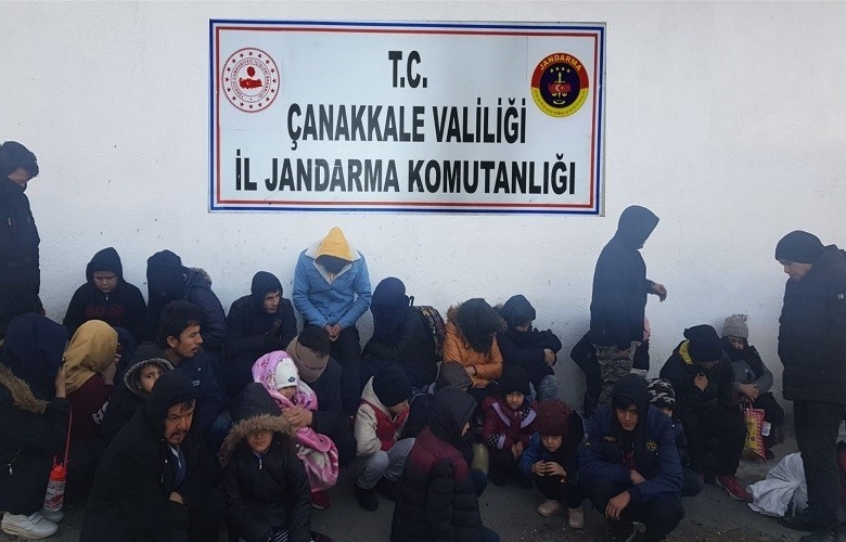 AYVACIK' TA  30 KAÇAK GÖÇMEN YAKALANDI    