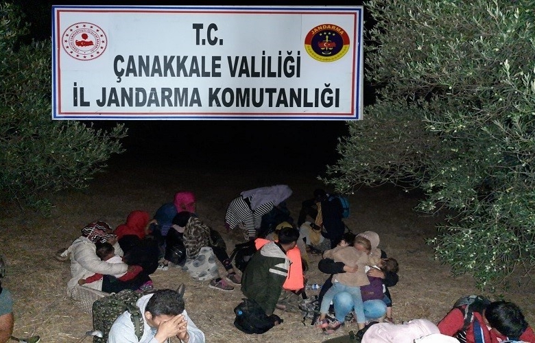 AYVACIK’TA 73 GÖÇMEN YAKALANDI