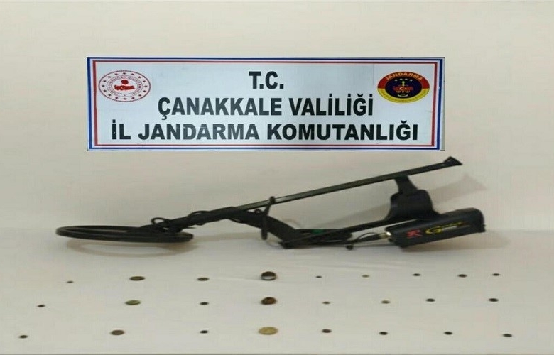 HAZİNE AVCISI BRONZ SİKKELER İLE YAKALANDI