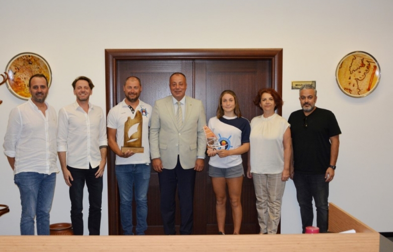 ŞAMPİYON SÖRFÇÜ’DEN ÇTSO YÖNETİMİNE ZİYARET