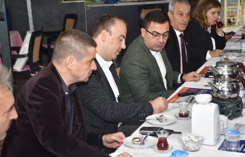 ERDOĞAN BİGA MERKEZ MAHALLE MUHTARLARI İLE BİRARAYA GELDİ 