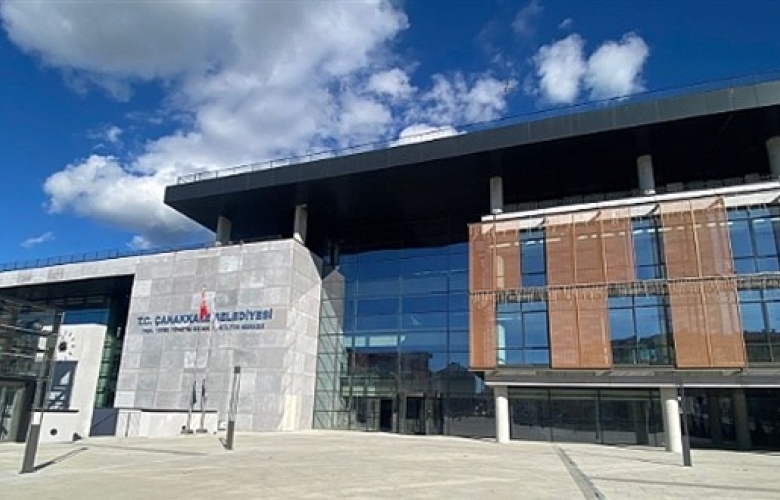 Çanakkale Belediyesi’nde İşten Çıkarılan Personel Davayı Kazandı: Gurur İzmirlioğlu Göreve İade Edildi