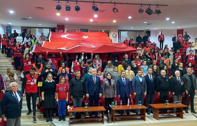 “BİR HİLAL UĞRUNA ADANMIŞ HAYATLAR” BELGESELİ İZLENDİ