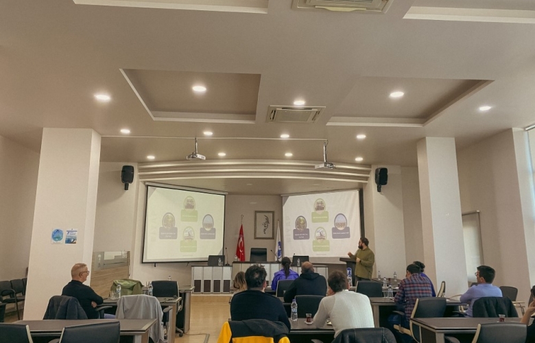 BİSİKLET KÜLTÜRÜNÜN YERLEŞMESİNİ VE BİSİKLETLİ ULAŞIMI YAYGINLAŞTIRMAK AMACI İLE TOPLANTI DÜZENLENDİ