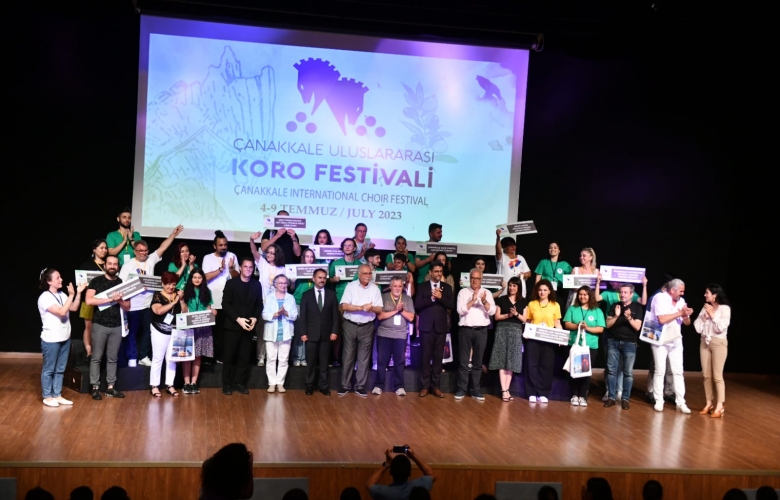 KOROLAR ESERLERİNİ BARIŞIN KENTİ ÇANAKKALE’DE SESLENDİRİYOR