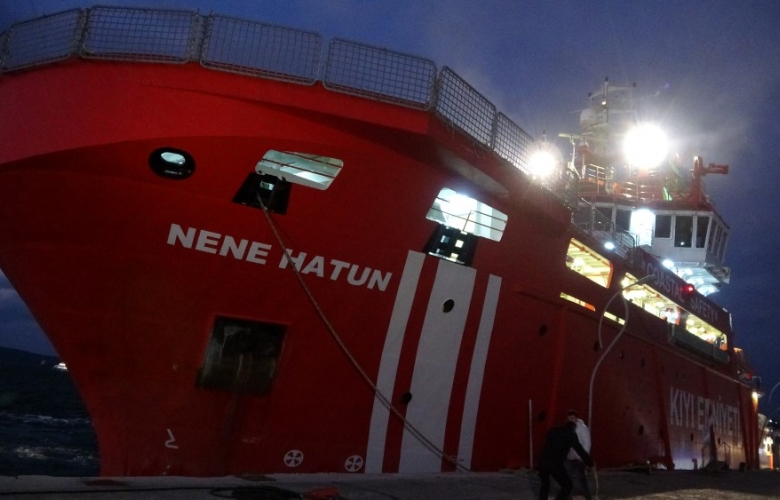 ACİL MÜDAHALE GEMİSİ “NENE HATUN” ÇANAKKALE İSKELESİNDEN TIBBI VE YARDIM MALZEMESİ İKMALİ YAPTI