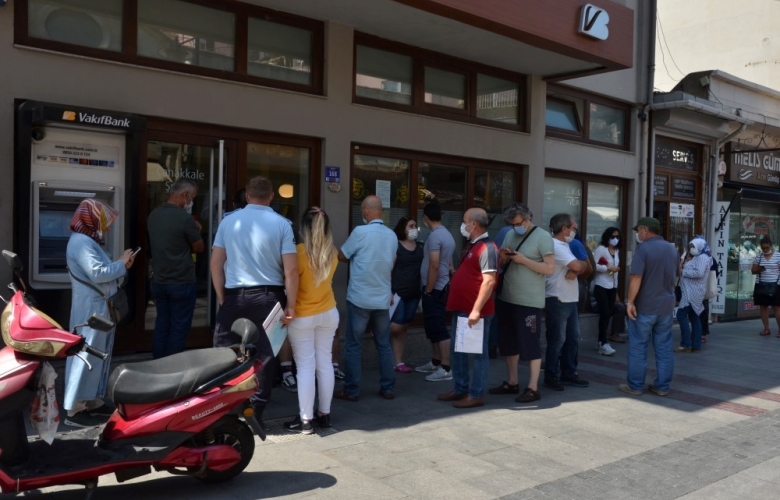 SOSYAL MESAFEYİ VE MASKE TAKMA ZORUNLULUĞUNU HER GÜN BİRAZ DAHA UNUTUYORUZ