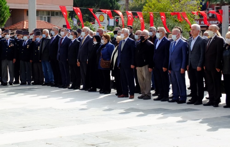 CHP ÖNDERLİĞİNDEKİ TÖRENE SİYASİ PARTİLER, STK VE DERNEK’LER KATILDI