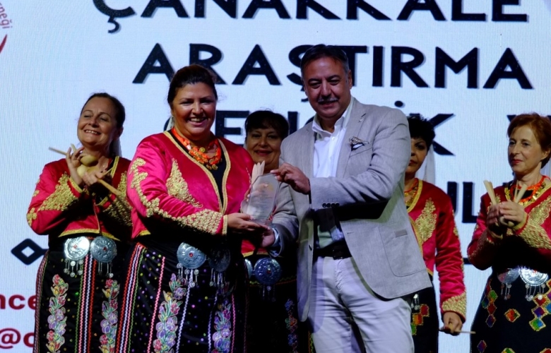 6. ULUSLARARASI HALK DANSLARI VE MÜZİK FESTİVALİ  RENKLİ GÖRÜNTÜLERE SAHNE OLDU